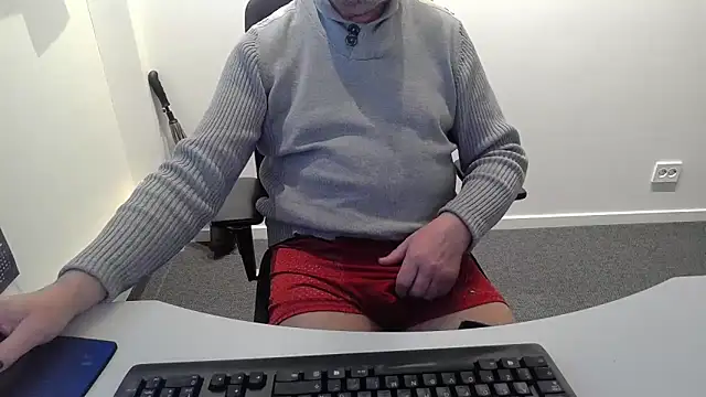 Snapshot of Buggemann chatting on May 2026 03:12:01 AM Buggemann online show from May 2026 03:12:01 AM