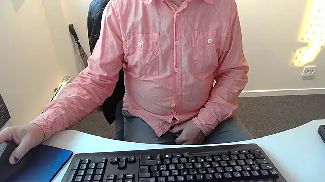 Snapshot of Buggemann chatting on May 2026 03:26:01 AM Buggemann online show from May 2026 03:26:01 AM