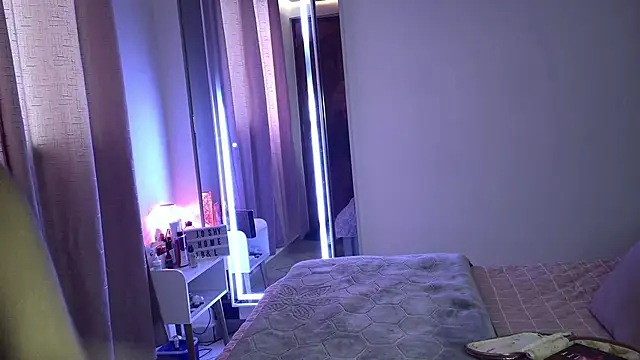 Snapshot of LuzShames chatting on March 2026 04:34:02 PM LuzShames online show from March 2026 04:34:02 PM