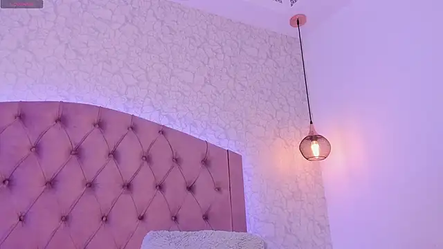 Snapshot of saraa_joness_ chatting on June 2026 06:32:02 PM saraa joness online show from June 2026 06:32:02 PM