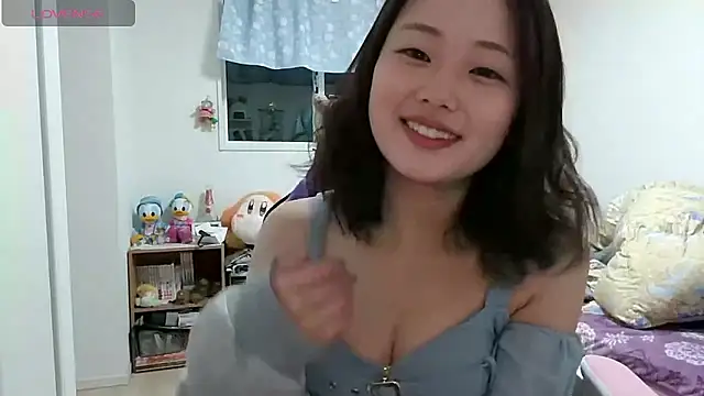 Snapshot of MoMochan_jp chatting on May 2026 04:34:01 PM MoMochan jp online show from May 2026 04:34:01 PM