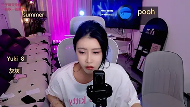 Snapshot of Summerbaby-001 chatting on April 2026 01:17:01 PM Summerbaby-001 online show from April 2026 01:17:01 PM