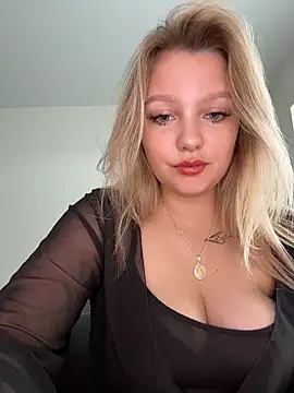 Snapshot of bettyloveu chatting on June 2026 07:47:02 AM bettyloveu online show from June 2026 07:47:02 AM