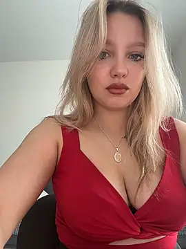 Snapshot of bettyloveu chatting on June 2026 04:08:01 AM bettyloveu online show from June 2026 04:08:01 AM