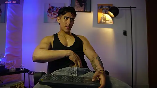 Tayler Cross  online show from March 2026 12:43:01 PM