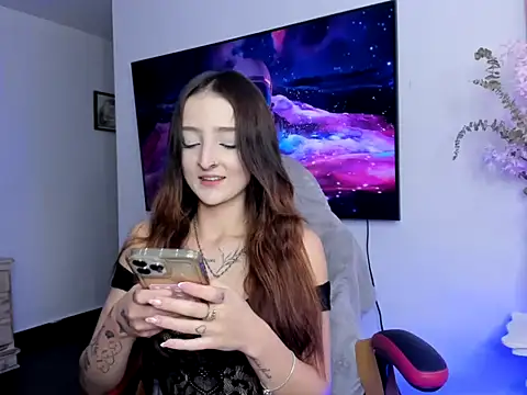 Snapshot of Lilyt_Cooper chatting on April 2026 10:30:02 PM Lilyt Cooper online show from April 2026 10:30:02 PM