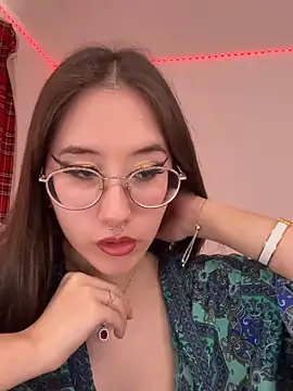 Snapshot of evelynnMiss chatting on June 2026 01:57:02 PM evelynnMiss online show from June 2026 01:57:02 PM