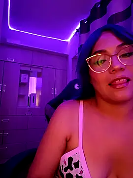 PiscisGirl online show from April 2026 07:06:02 AM