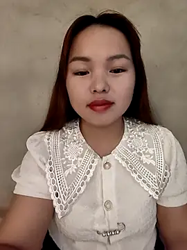 Snapshot of Mina_xYx chatting on May 2026 02:17:02 AM Mina xYx online show from May 2026 02:17:02 AM