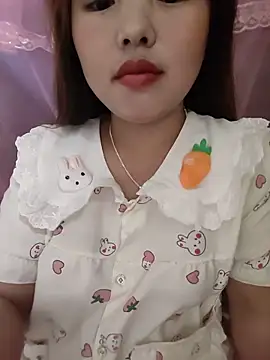 Snapshot of Mina_xYx chatting on May 2026 07:04:02 AM Mina xYx online show from May 2026 07:04:02 AM