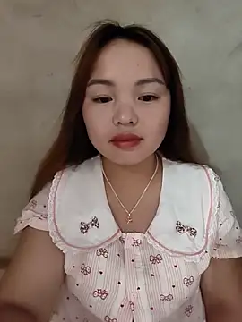 Snapshot of Mina_xYx chatting on June 2026 03:47:01 PM Mina xYx online show from June 2026 03:47:01 PM