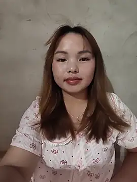 Snapshot of Mina_xYx chatting on June 2026 01:27:01 PM Mina xYx online show from June 2026 01:27:01 PM