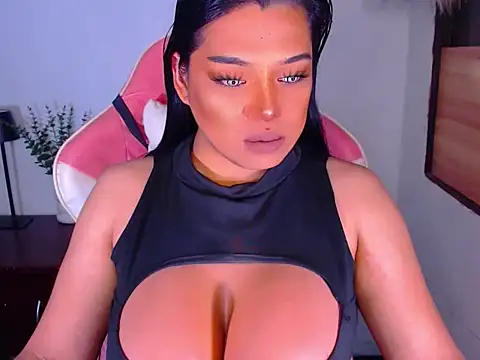 Zandralopez online show from May 2026 05:45:02 PM