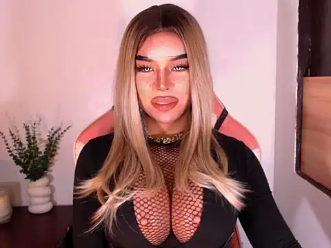 Zandralopez online show from May 2026 08:34:02 AM