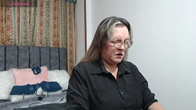 Snapshot of Malu_617 chatting on May 2026 01:46:01 AM Malu 617 online show from May 2026 01:46:01 AM