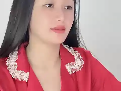 Snapshot of AmyLinee_1 chatting on May 2026 04:20:02 AM AmyLinee 1 online show from May 2026 04:20:02 AM