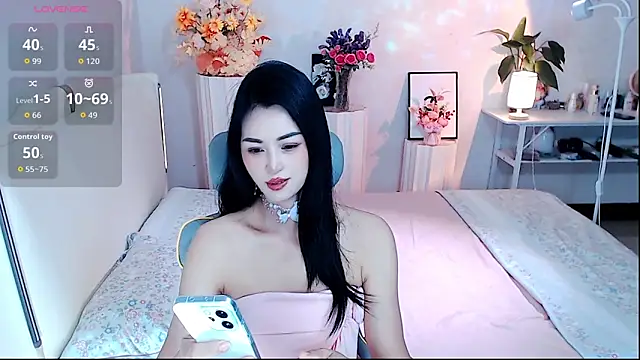 Snapshot of Evelyn-007 chatting on May 2026 02:24:02 PM Evelyn-007 online show from May 2026 02:24:02 PM