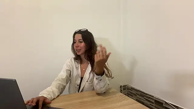Snapshot of Julieta_Jol chatting on June 2026 02:30:02 PM Julieta Jol online show from June 2026 02:30:02 PM