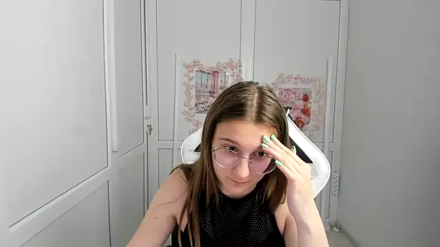 Mia kristal online show from June 2026 07:13:01 AM