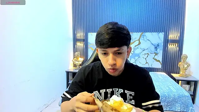 AdrianFranko online show from May 2026 01:39:01 PM
