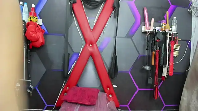 Snapshot of BDSM_ESTREME chatting on June 2026 11:37:02 AM BDSM ESTREME online show from June 2026 11:37:02 AM