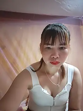 Snapshot of Reeoo-93 chatting on May 2026 09:09:01 PM Reeoo-93 online show from May 2026 09:09:01 PM