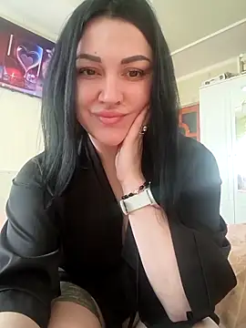 Snapshot of Elsie-Nora chatting on April 2026 05:45:01 AM Elsie-Nora online show from April 2026 05:45:01 AM
