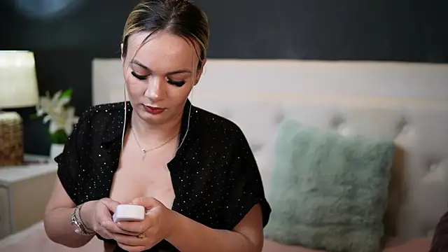 Snapshot of DaliaParis chatting on June 2026 08:29:01 PM DaliaParis online show from June 2026 08:29:01 PM