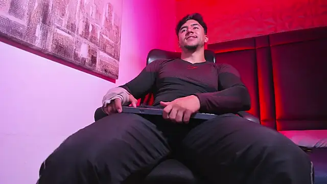 Snapshot of Zane_cruz chatting on May 2026 01:06:01 PM Zane cruz online show from May 2026 01:06:01 PM