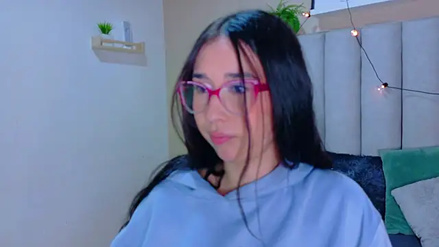 Snapshot of StarrMoon__ chatting on July 2026 02:42:01 AM StarrMoon online show from July 2026 02:42:01 AM