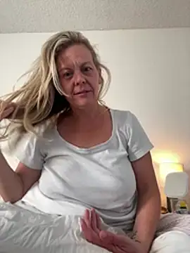 Snapshot of GwenWilde31 chatting on May 2026 01:31:01 PM GwenWilde31 online show from May 2026 01:31:01 PM