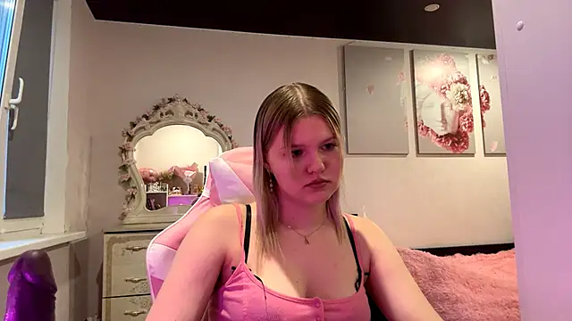 Snapshot of SweettAnny chatting on June 2026 05:55:02 PM SweettAnny online show from June 2026 05:55:02 PM