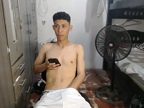 mastercum28 online show from May 2026 04:52:01 AM