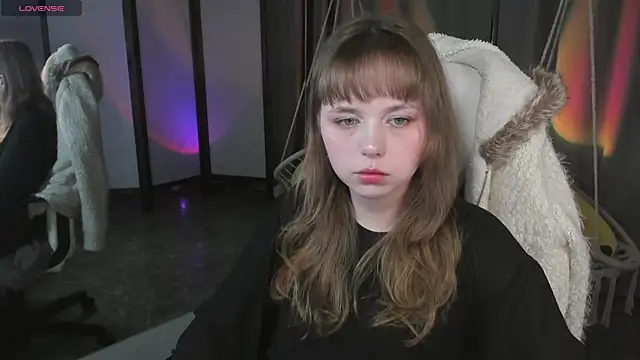 Snapshot of LeonaHicks chatting on April 2026 05:58:02 AM LeonaHicks online show from April 2026 05:58:02 AM
