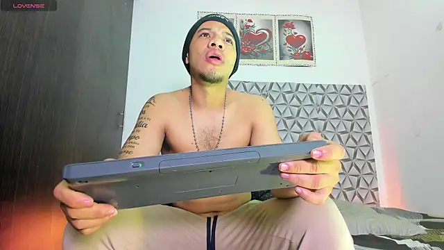 Snapshot of Benjamin_lich chatting on August 2026 12:18:02 PM Benjamin lich online show from August 2026 12:18:02 PM