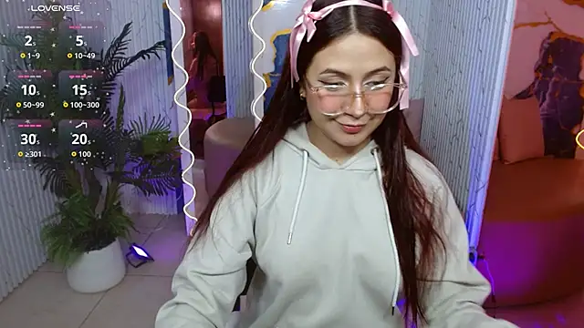 Snapshot of Tiiana_tay chatting on April 2026 03:46:01 AM Tiiana tay online show from April 2026 03:46:01 AM