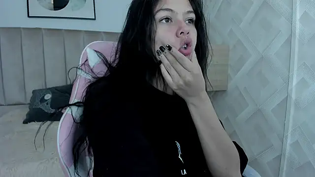 Kikii 1 online show from May 2026 09:41:02 PM
