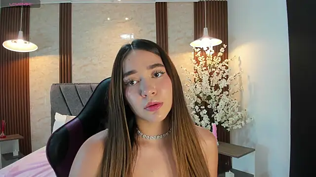 Anissa m  online show from April 2026 06:35:01 PM