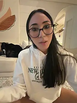 juliacosta online show from May 2026 07:41:02 PM