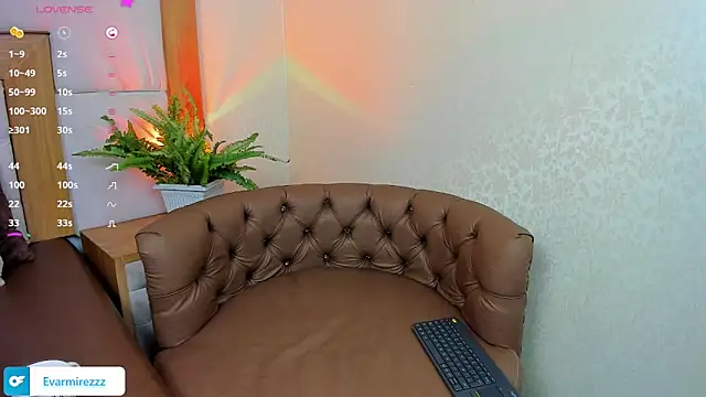 Snapshot of Venezuelan_Butt chatting on May 2026 01:51:02 PM Venezuelan Butt online show from May 2026 01:51:02 PM