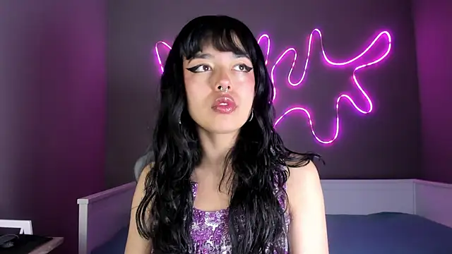 Saphyralux online show from May 2026 09:53:02 PM