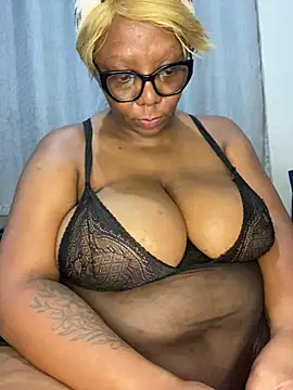 Snapshot of BoobsQueeen chatting on July 2026 11:00:01 PM BoobsQueeen online show from July 2026 11:00:01 PM