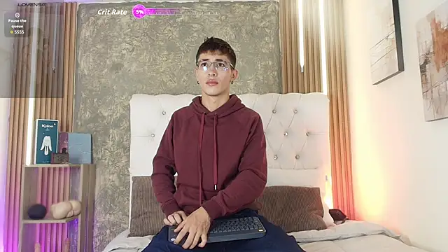 Snapshot of Dominik_Blake chatting on April 2026 07:37:02 PM Dominik Blake online show from April 2026 07:37:02 PM