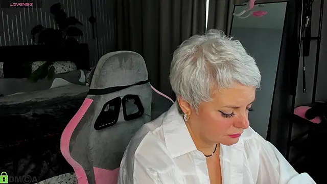 Linda Zef1r online show from May 2026 01:10:02 AM