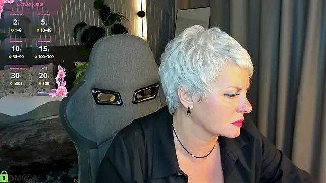 Linda Zef1r online show from May 2026 01:12:01 AM