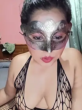 Snapshot of Maskedcurves chatting on July 2026 04:05:01 PM Maskedcurves online show from July 2026 04:05:01 PM