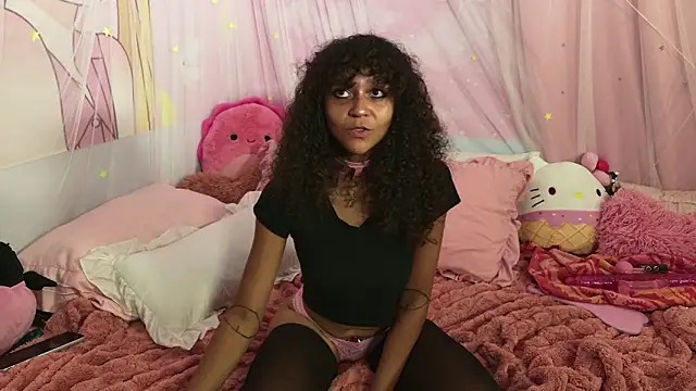 Snapshot of mia_hart chatting on June 2026 07:33:02 AM mia hart online show from June 2026 07:33:02 AM