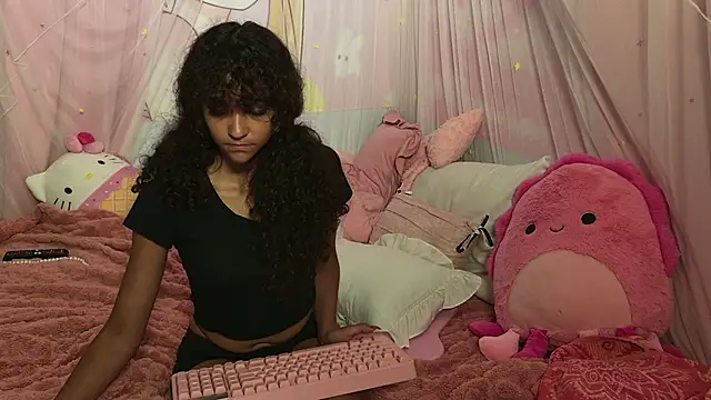 Snapshot of mia_hart chatting on June 2026 05:19:02 AM mia hart online show from June 2026 05:19:02 AM