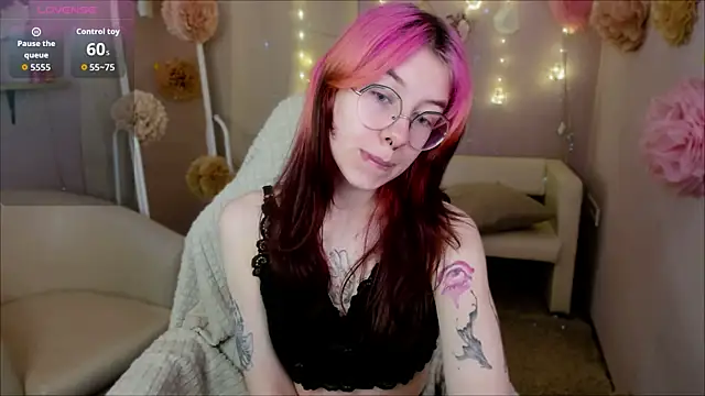 Snapshot of Alice_Nyx chatting on May 2026 08:38:01 PM Alice Nyx online show from May 2026 08:38:01 PM