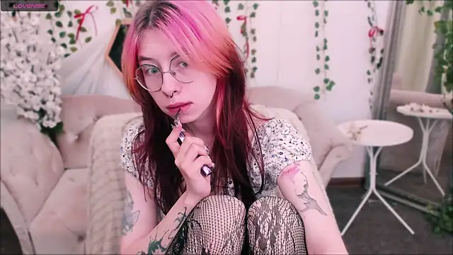Snapshot of Alice_Nyx chatting on June 2026 08:40:01 PM Alice Nyx online show from June 2026 08:40:01 PM